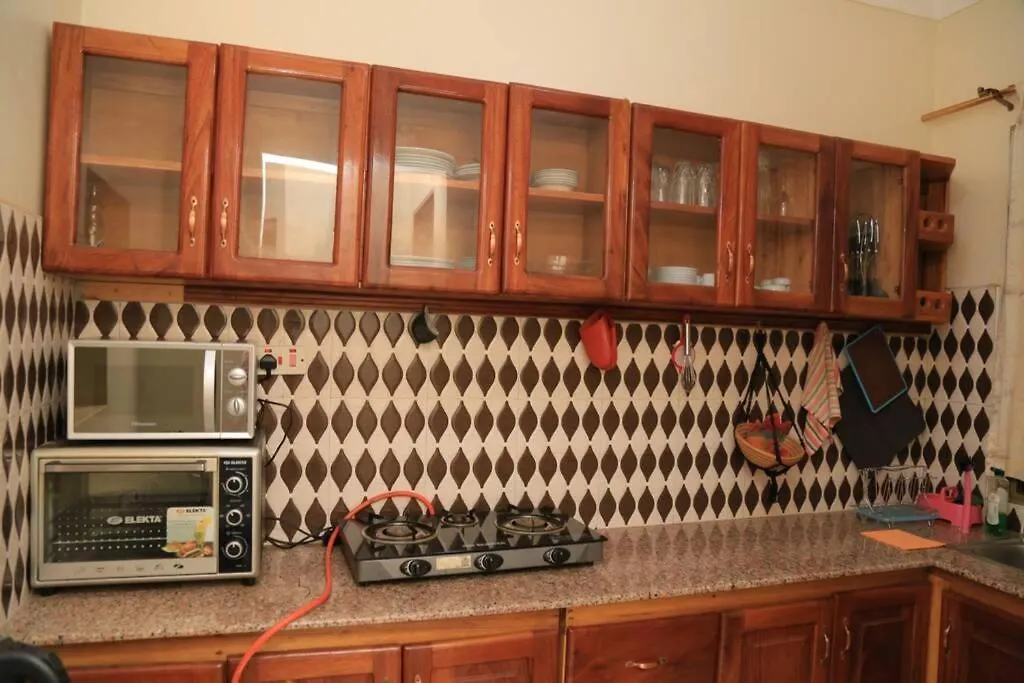 Ssenge Airbnb 0*, Kampala
